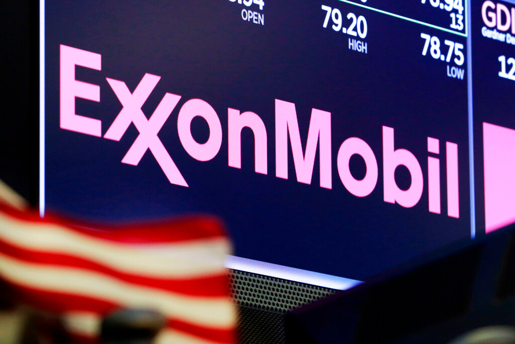 Lower profits at US oil giants amid fall in crude prices