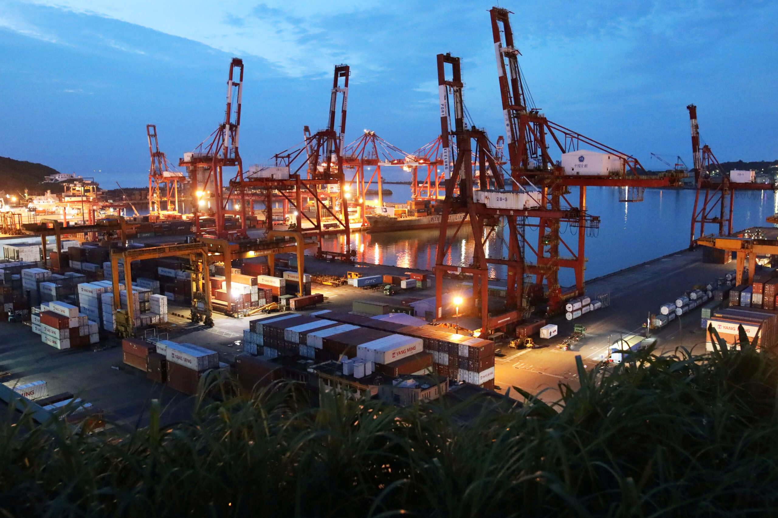 Taiwan's export-driven economy accelerates in first quarter